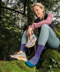 Darn Tough Women's Light Hiker Micro Crew Light Cushion Grape