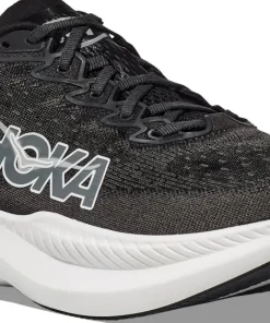 Hoka Women's Mach 6 Black / White