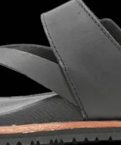 Kamik Women's Sadie Flip Black