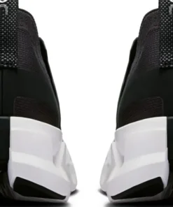 On Women's Cloudswift 4 Black/White