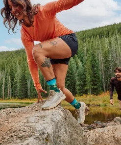 Smartwool Women's Hike Mountain Lake Print Crew Socks Targeted Cushion Capri
